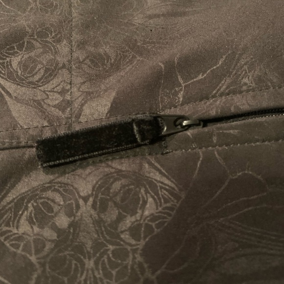 Lululemon “Dancers In The Snow” Apres Softshell raincoat size 10 black print - Picture 12 of 14